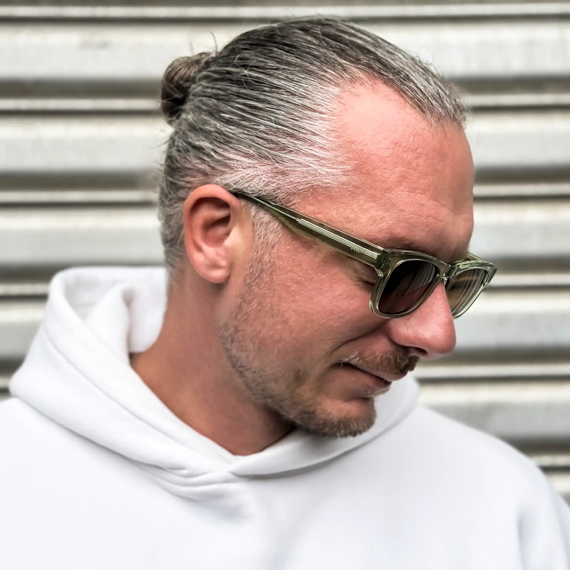 Juniper: Olive green - Brown