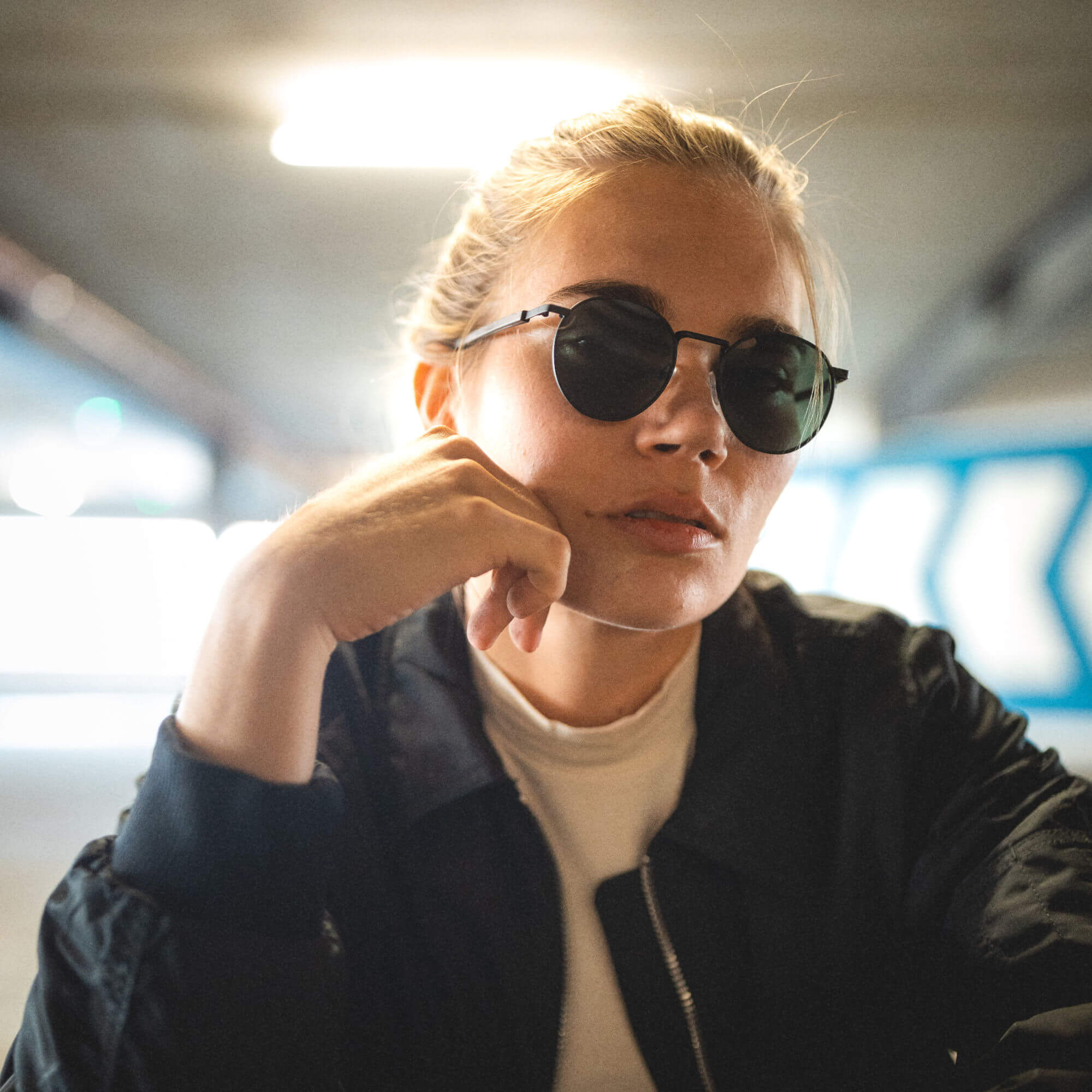 John: Schwarzes Eichenholz I Polarized