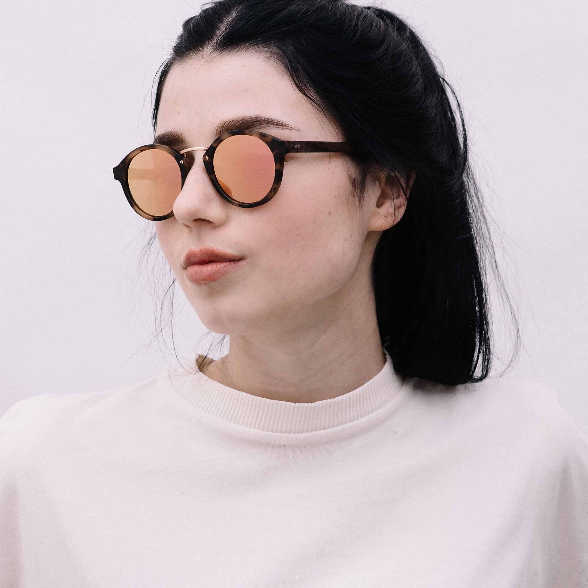 Rhea 2.0: Walnussholz I Polarized