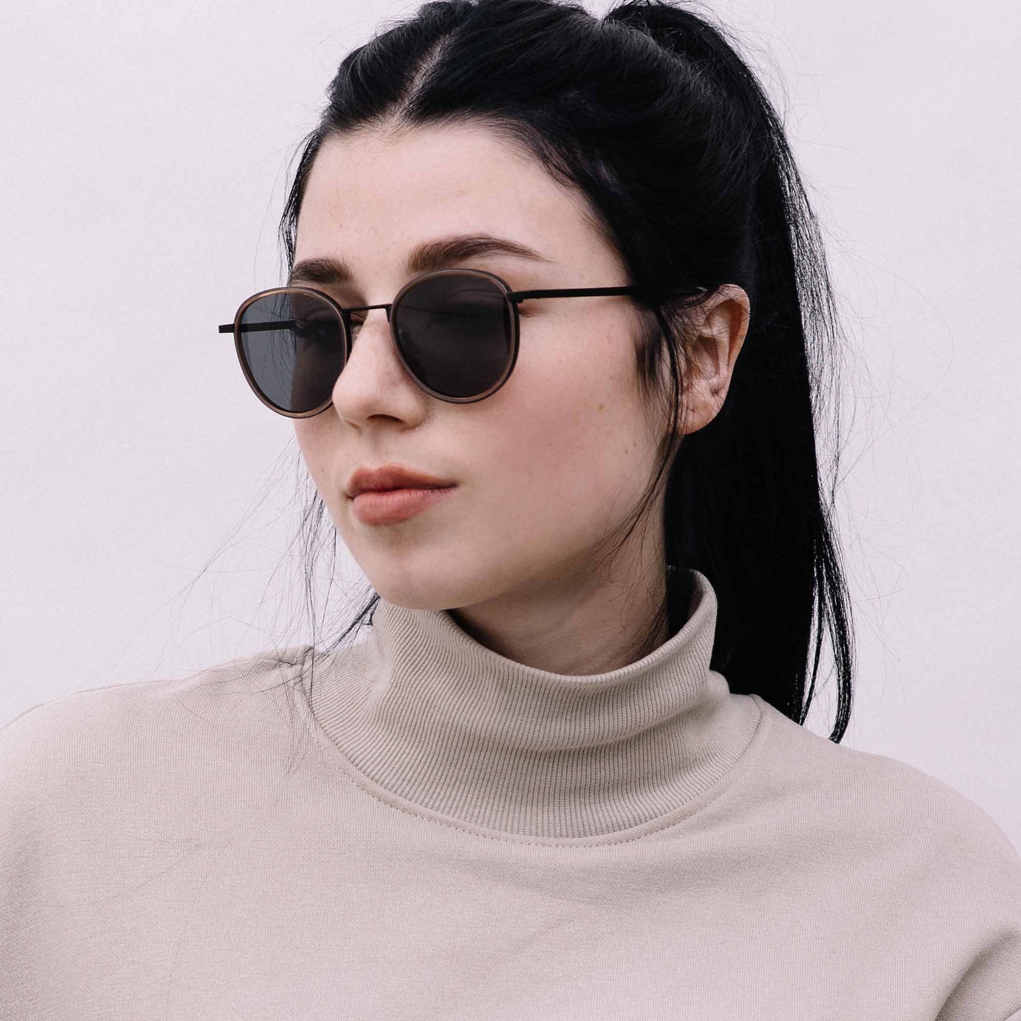 Ada: Umbra Crystal - Black - Smoke