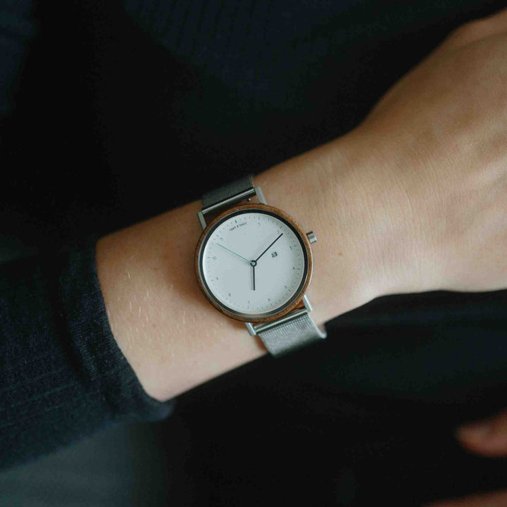 Margaret: Walnussholz - Mesh Silber 37mm