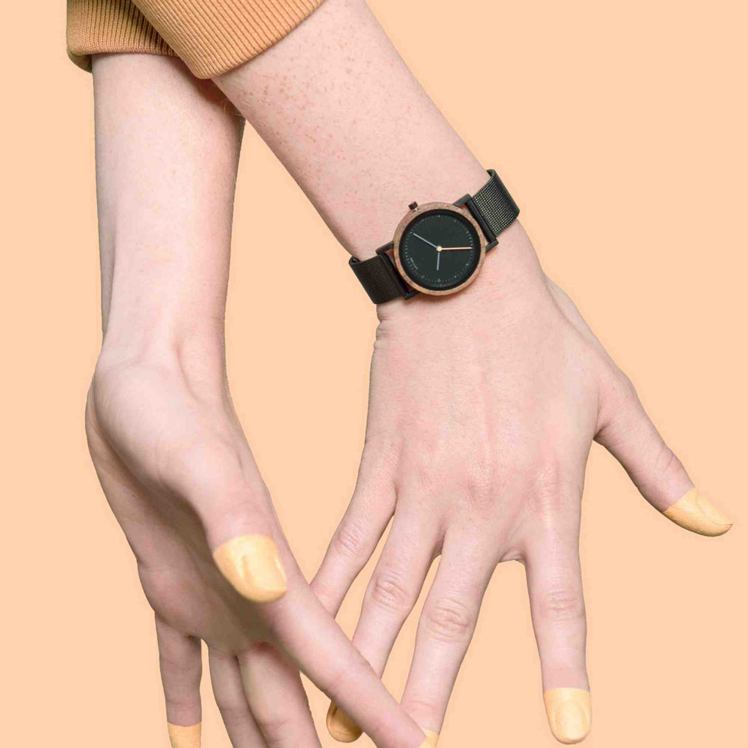 Liv: 30 - Walnussholz - Mesh Schwarz 30mm