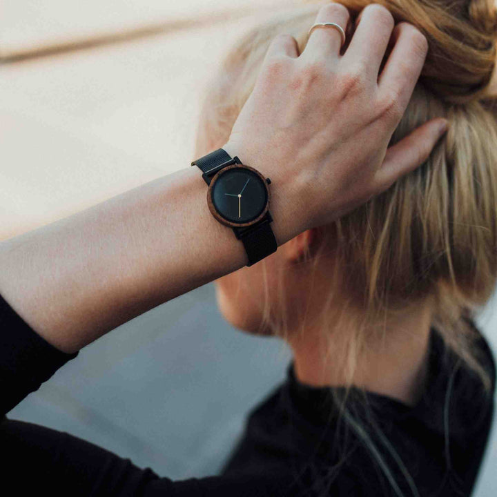 Liv: 30 - Walnussholz - Mesh Schwarz 30mm