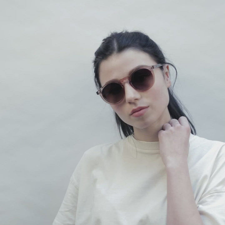 Lola: Walnussholz