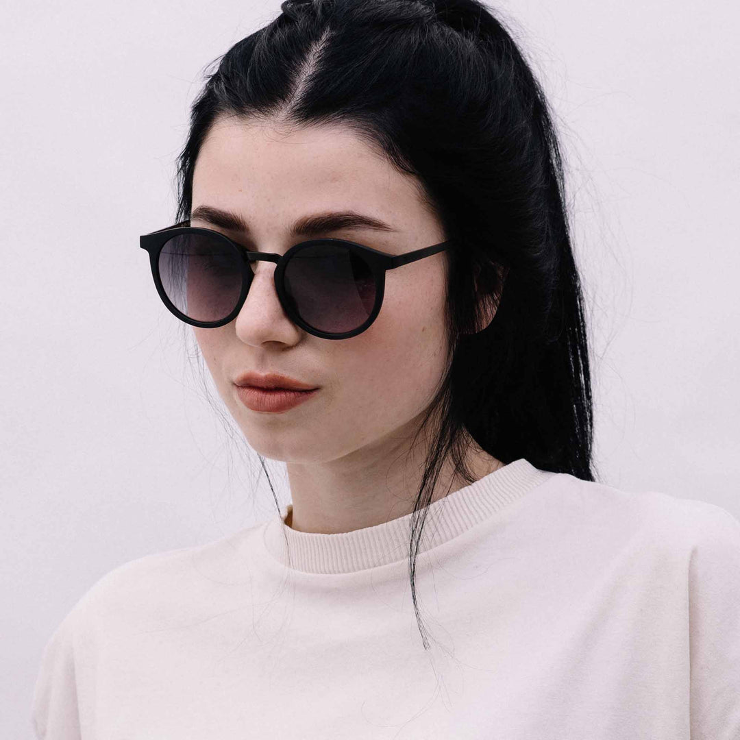 Leonie: Black - Smoke Gradient