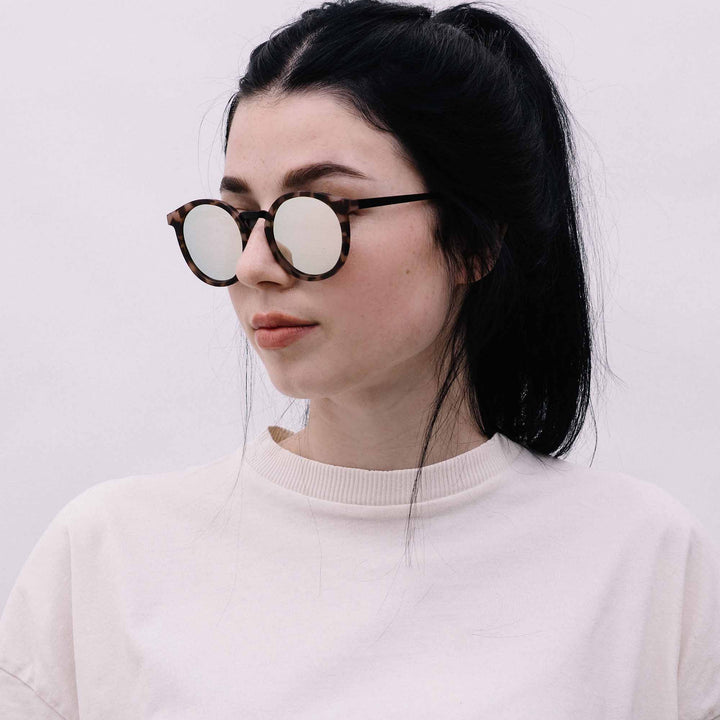 Leonie: Pebble - Lily Mirrored