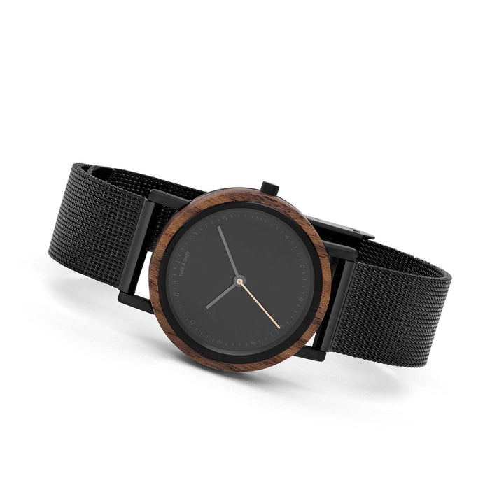 kleine damen holzuhr 30mm schwarz milanaise frontalansicht liv walnut take a shot liegende ansicht