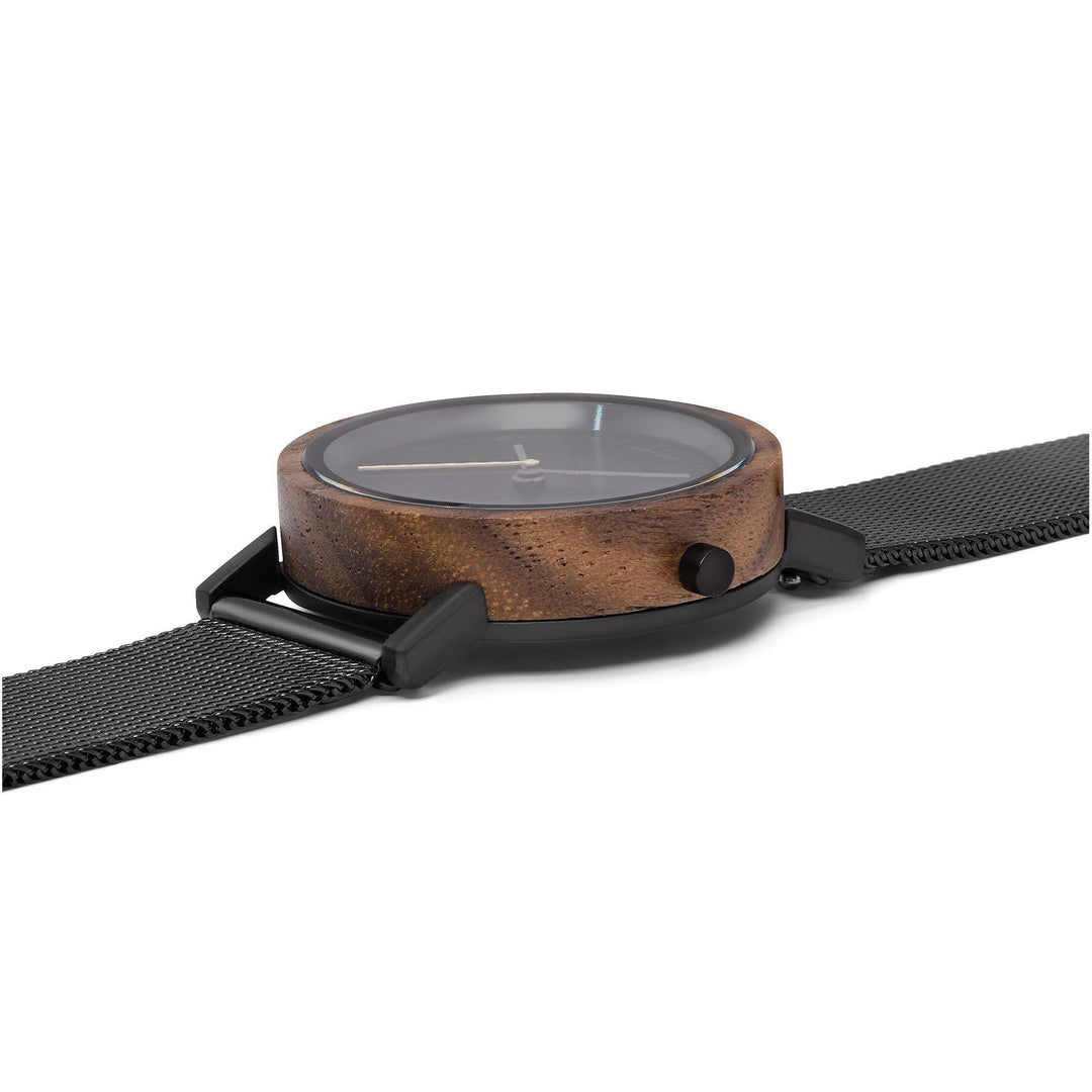 kleine damen holzuhr 30mm schwarz milanaise  liv walnut take a shot seitlich korpus
