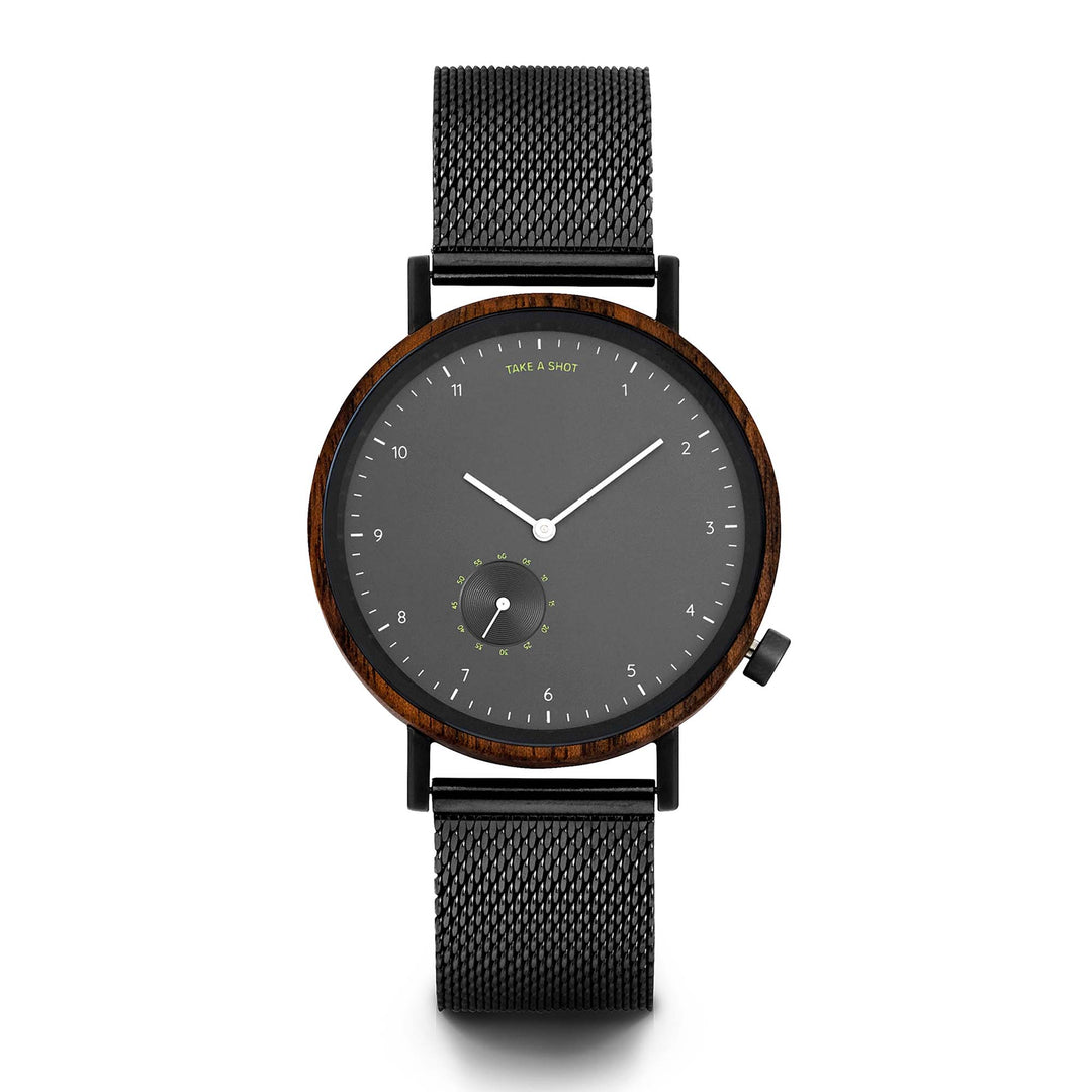 Herren Holzuhr aus Walnussholz mit gunmetal Zifferblatt und Mesh-Band Vernon von TAKE A SHOT