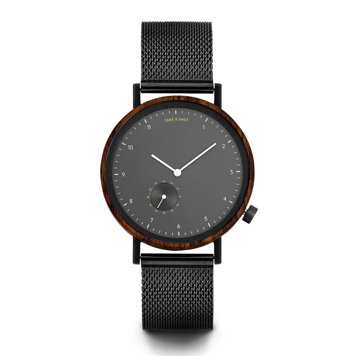 Herren Holzuhr aus Walnussholz mit gunmetal Zifferblatt und Mesh-Band Vernon von TAKE A SHOT